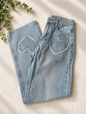Cali 1850 Light Wash Heart Patch Low-Rise Baggy Women’s Jeans